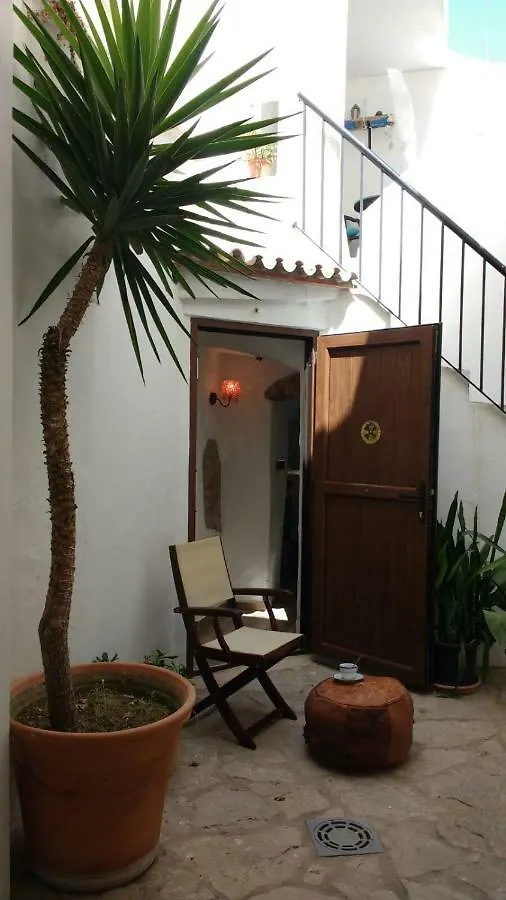La Mirilla Suites 1 location